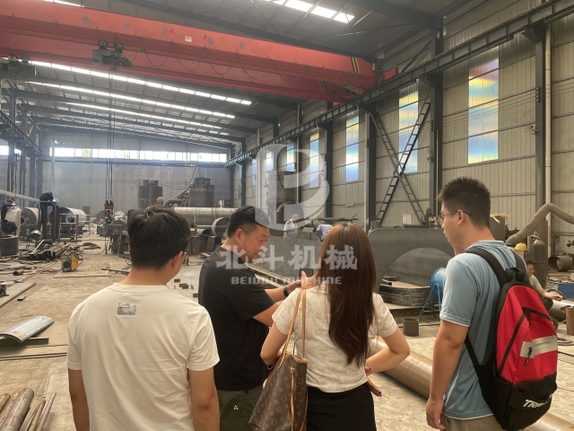 北斗機械實力引客！客戶實地考察炭化爐